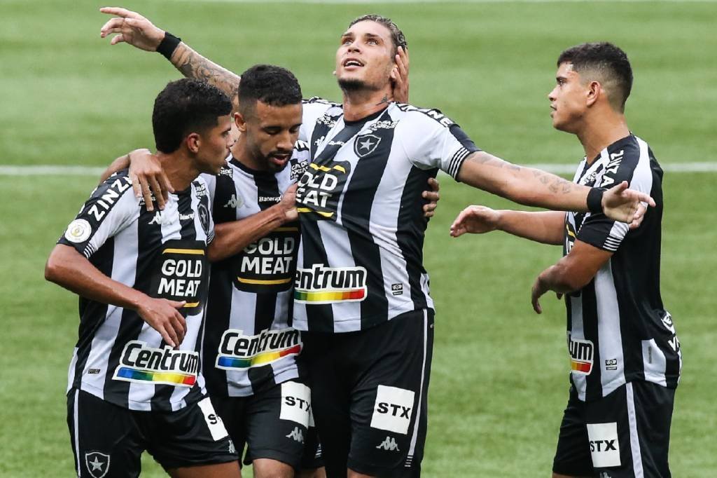 Por que o jogo Botafogo x Grêmio hoje acontece em São Januário?
