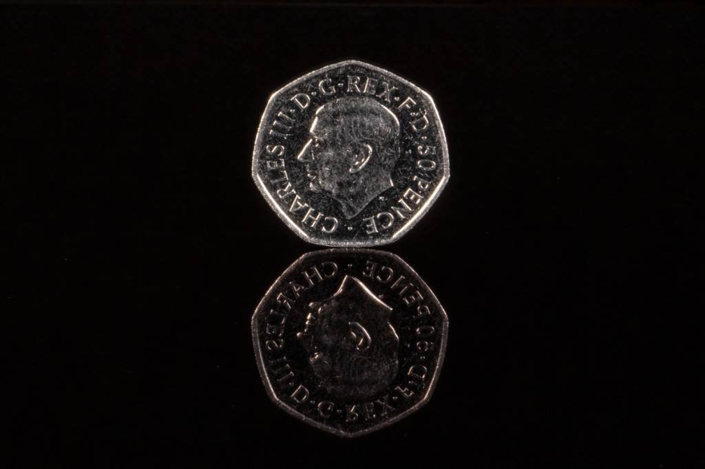Reino Unido lança moeda especial para celebrar coroação de rei Charles III
