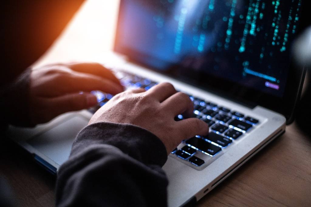 Em 2022, uma em cada 3 empresas foi alvo de algum ataque hacker (krisanapong detraphiphat/Getty Images)