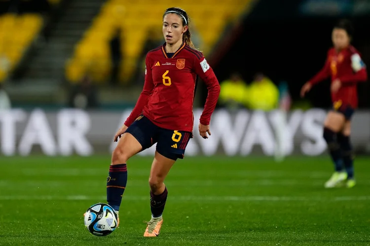 Copa Feminina: Aitana Bonmati, jogadora da seleção da Espanha em campo (Jose Breton/Getty Images)