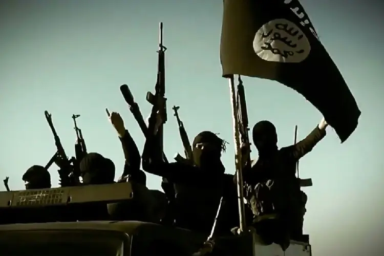 São inúmeros os vídeos de combatentes do Estado Islâmico na Síria e Iraque saudando a criação do Isis-K (Agence France-Presse/AFP)