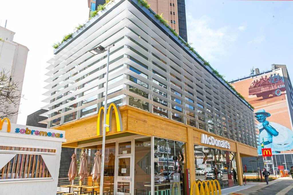 Nova loja do McDonald’s na Paulista será de madeira e terá composteira para tratar o lixo