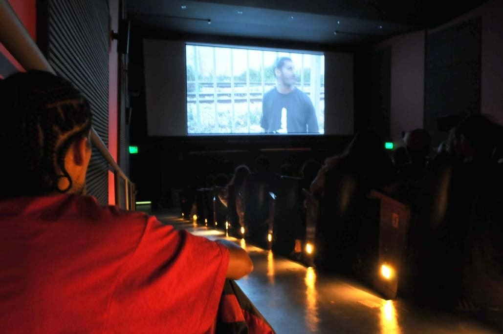 Exibicao do filme Profissao MC dos diretores Alessandro Buzo e Toni Nogueira - Reproducaco