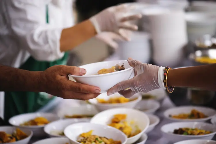 Relatório da Harvard Law School: doação de alimentos é parte da resolução do problema (Getty Images/Divulgação)