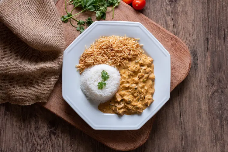 Estrogonofe: dica é servir com arroz branco e batata palha. (gustavomellossa/Getty Images)