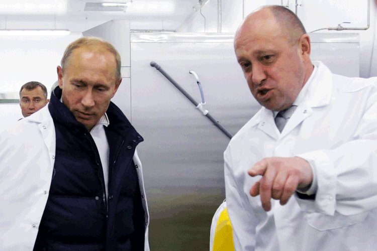 Putin e Prigojin: líder do grupo Wagner foi dado como morto nesta quarta-feira, 24. (ALEXEY DRUZHININ/Getty Images)