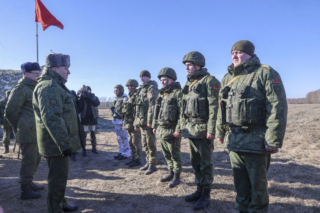 Em meio ao aumento de tensões, Polônia reforça presença militar na fronteira com Belarus
