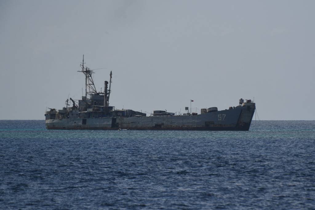 Navios transportam produtos em rota humanitária implementada pela Marinha da Ucrânia