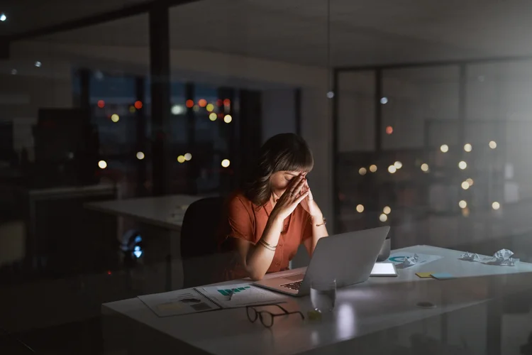 O burnout ganhou mais destaque com a pandemia, tanto que foi classificada como doença ocupacional pela Organização Mundial da Saúde (OMS) em 2022 (Getty Images/Divulgação)