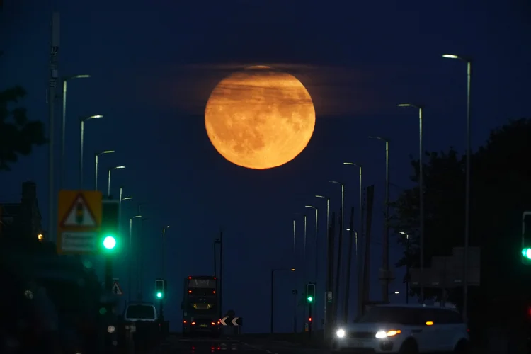 As duas luas cheias de agosto acontecerão quando a lua estiver em seu ponto mais próximo da Terra (Owen Humphreys/PA Images/Getty Images)