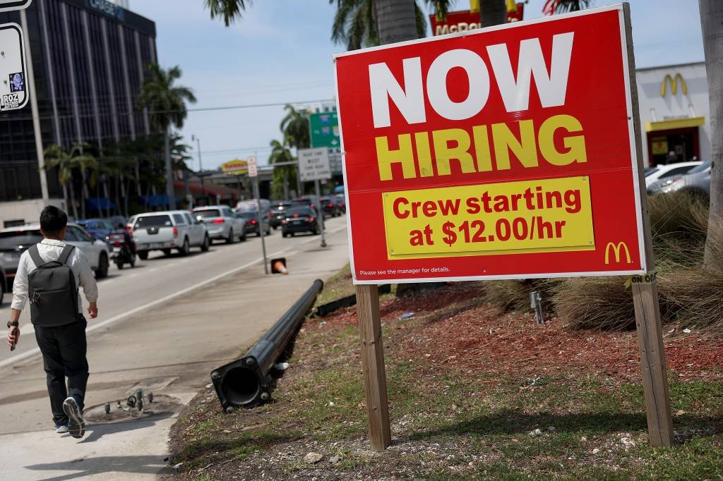 No EUA, setor privado cria 107 mil vagas em janeiro