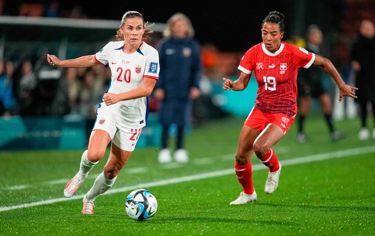 O jogo que abre as oitavas, será às 2h, com a Suíça enfrentando a Espanha, no estádio da final, o Eden Park (DeFodi Images/Getty Images)