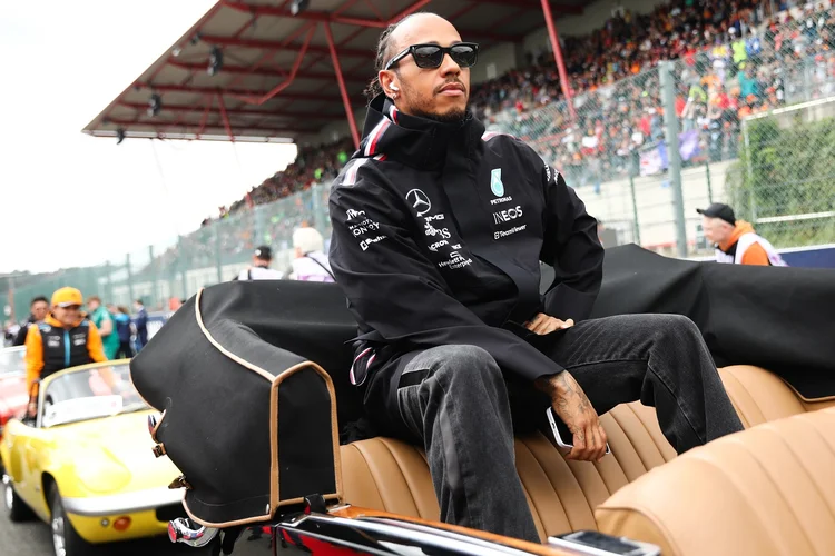 Hamilton e Ferrari: quando duas marcas gigantes se unem, trocam atributos, o resultado costuma ser grandioso, diz Fábio Wolff, sócio-diretor da Wolff Sports (Jakub Porzycki/NurPhoto/Getty Images)