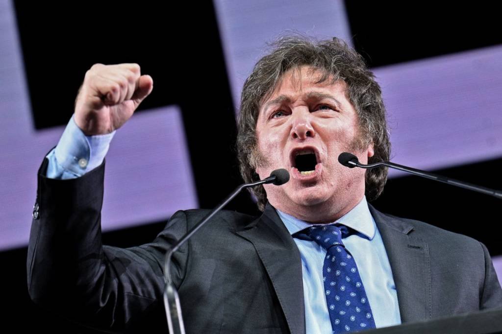 Javier Milei, político argentino: retórica agressiva de candidato a uma terceira via na Argentinatem rendido comparações com Trump e Bolsonaro (Luis Robayo/AFP/Getty Images)