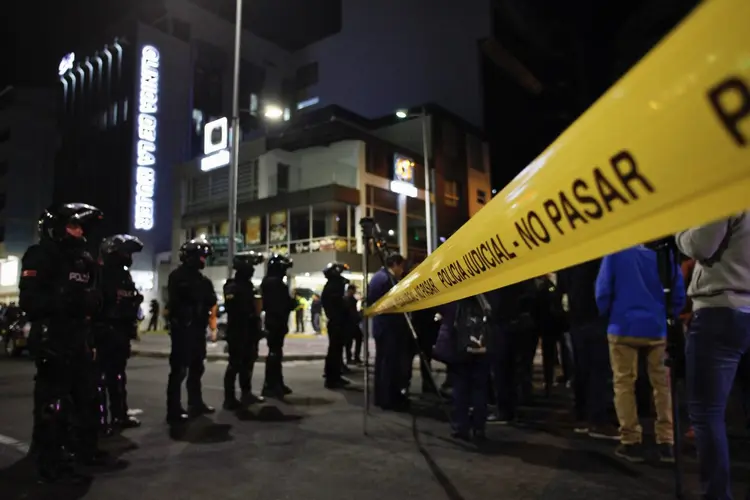Equador: carro de candidata é alvo de tiros  (GALO PAGUAY/Getty Images)