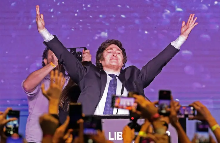 Javier Milei: candidato discursou após a eleição em Buenos Aires (Alejandro Pagni/Getty Images)