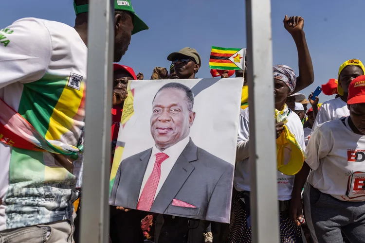 Eleição no Zimbábue: após outro período eleitoral coturbado, Emmerson Mnangagwa, foi reeleito para seu último mandato de cinco anos (Tafadzwa Ufumeli/Getty Images/Getty Images)