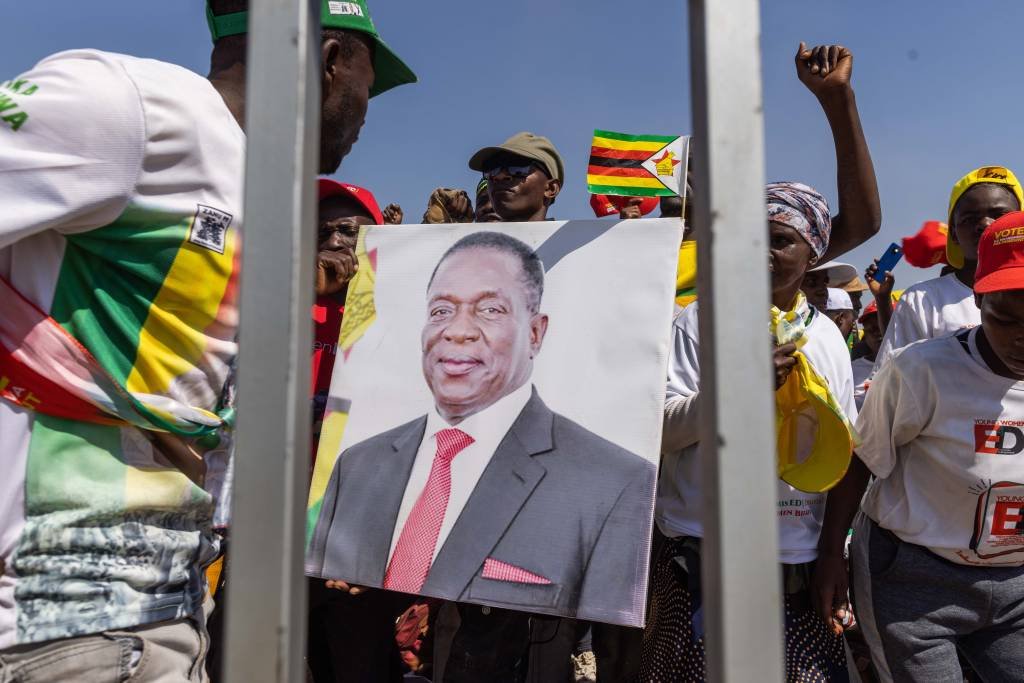 Emmerson Mnangagwa é reeleito para o segundo e último mandato do Zimbábue