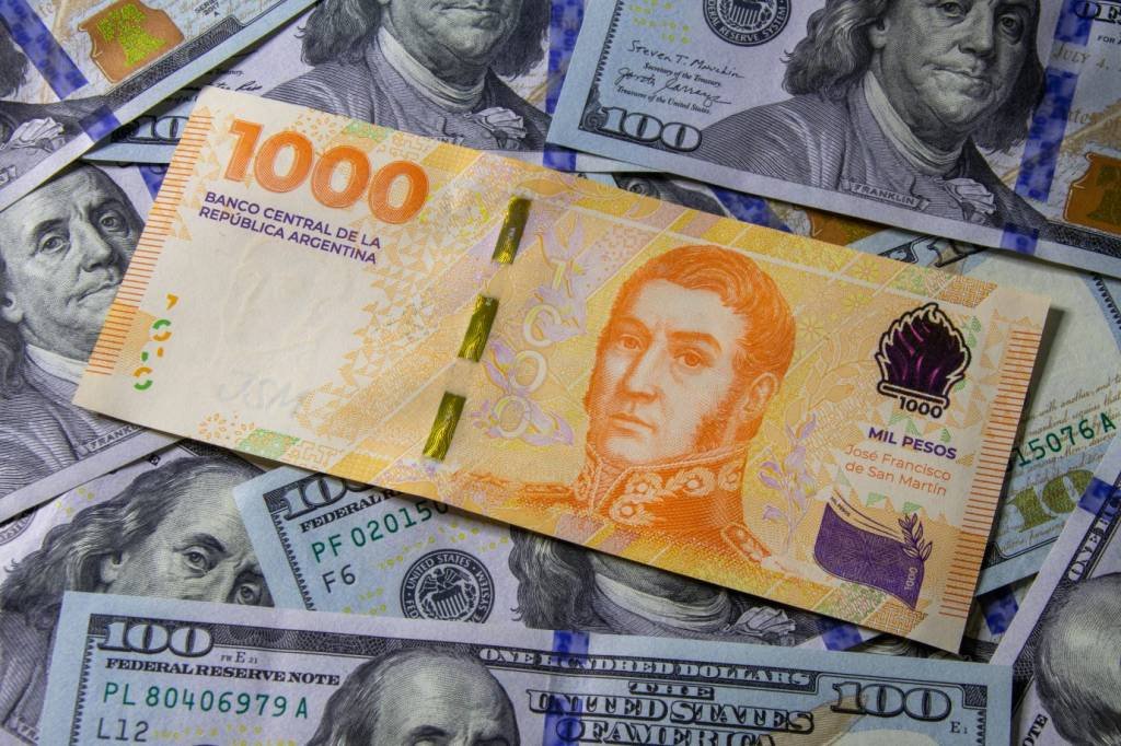 Peso argentino: moeda teve queda recorde de valor na cotação paralela este ano (Getty Images/Getty Images)