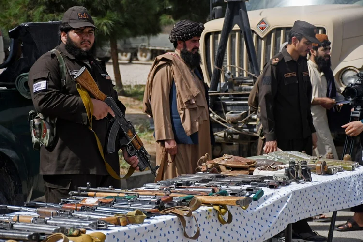 taleban tomou o poder em 15 de agosto de 2021, quando as forças dos EUA e da OTAN se retiraram do país após duas décadas de guerra (ATEF ARYAN/AFP/Getty Images)