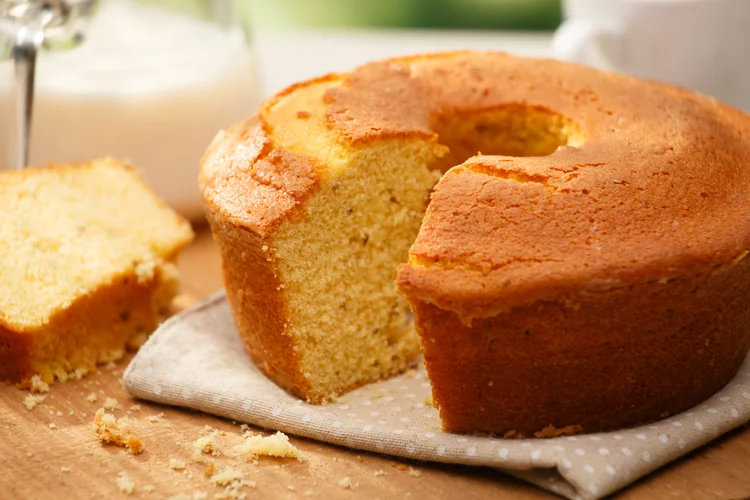 Bolo de fubá: clássico da culinária brasileira. (diogoppr/Getty Images)