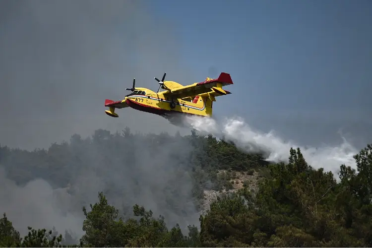 Incêndio: Grécia sofre com queimadas nas florestas (Sakis Mitrolidis/Getty Images)