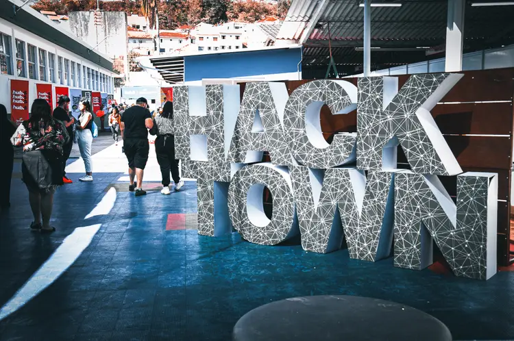 O HackTown vai reunir cerca de 1000 atividades e tem um público estimado em mais de 30 mil pessoas (HackTown/Divulgação)