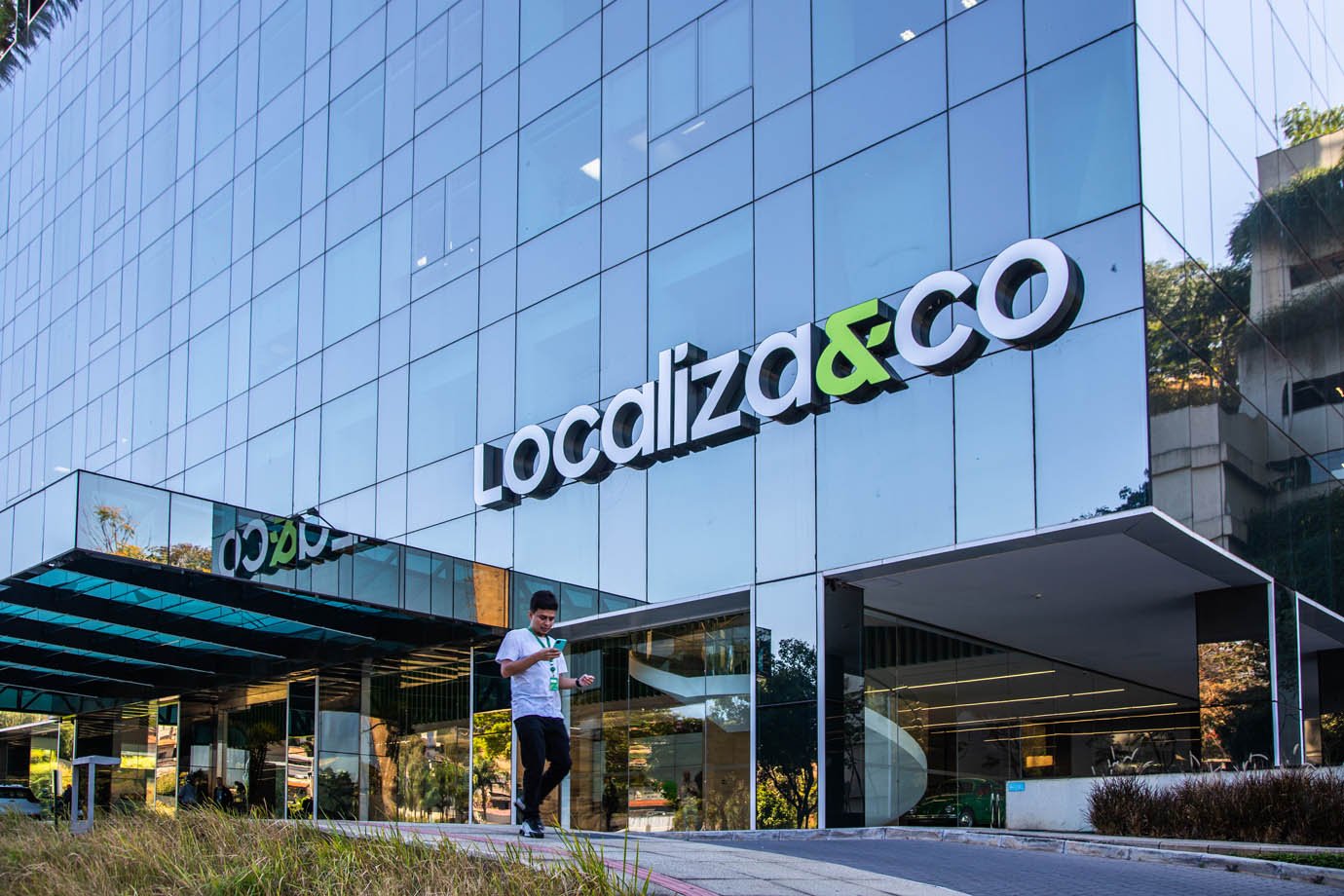 Localiza (RENT3) aprova pagamento de R$ 423,8 milhões em JCP