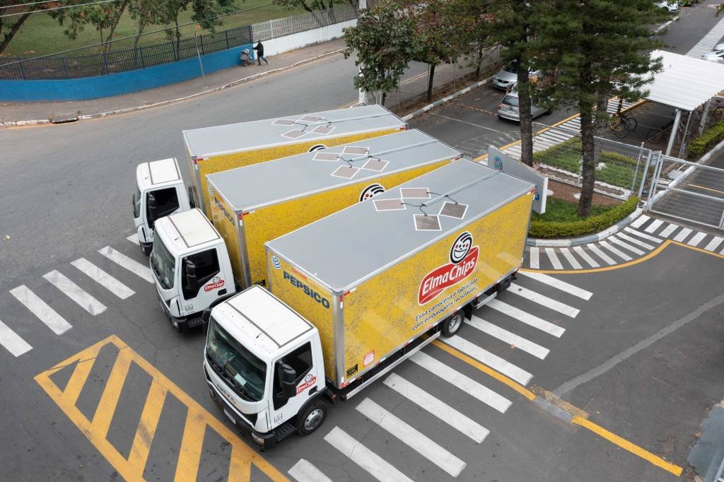 Para economizar bateria, Pepsico instala painéis solares e baús de plástico reciclado nos caminhões