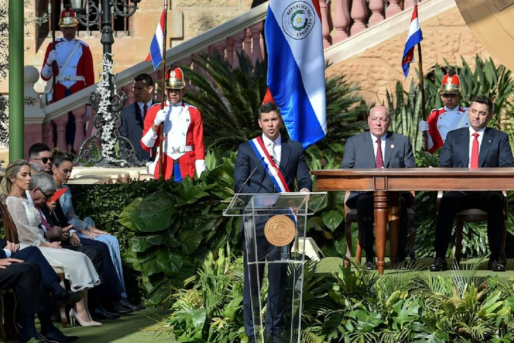 O presidente do Paraguai, Santiago, faz discurso de posse, em Assunção, 15 de agosto de 2023 (Hugo Olazar/Getty Images)