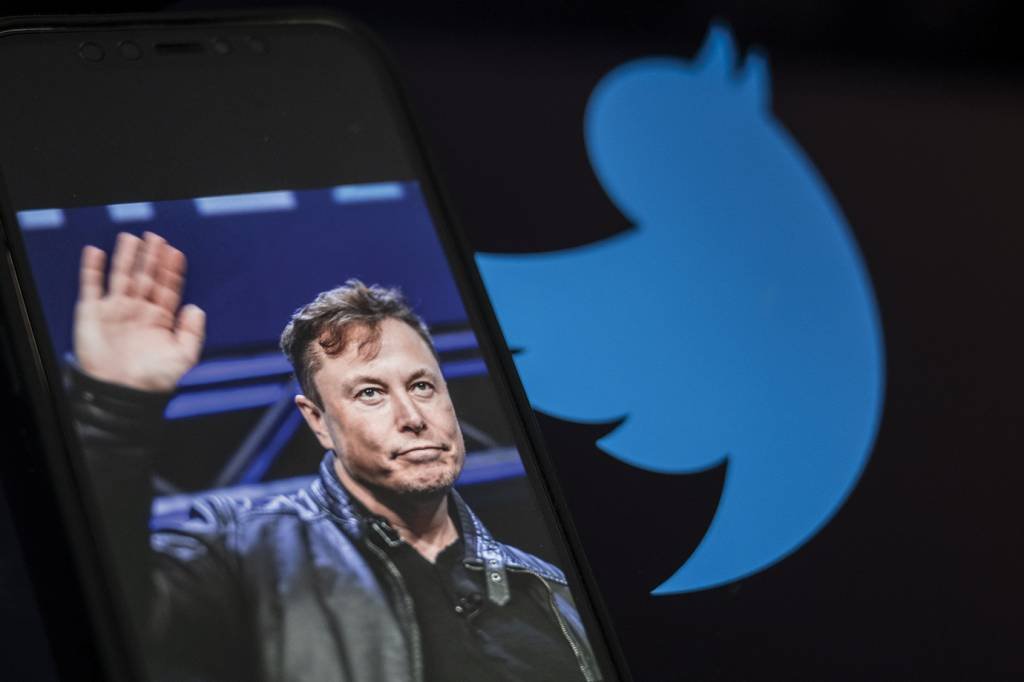 Twitter já vale um quarto do pago por Musk – e o Linkedin está aproveitando o vácuo