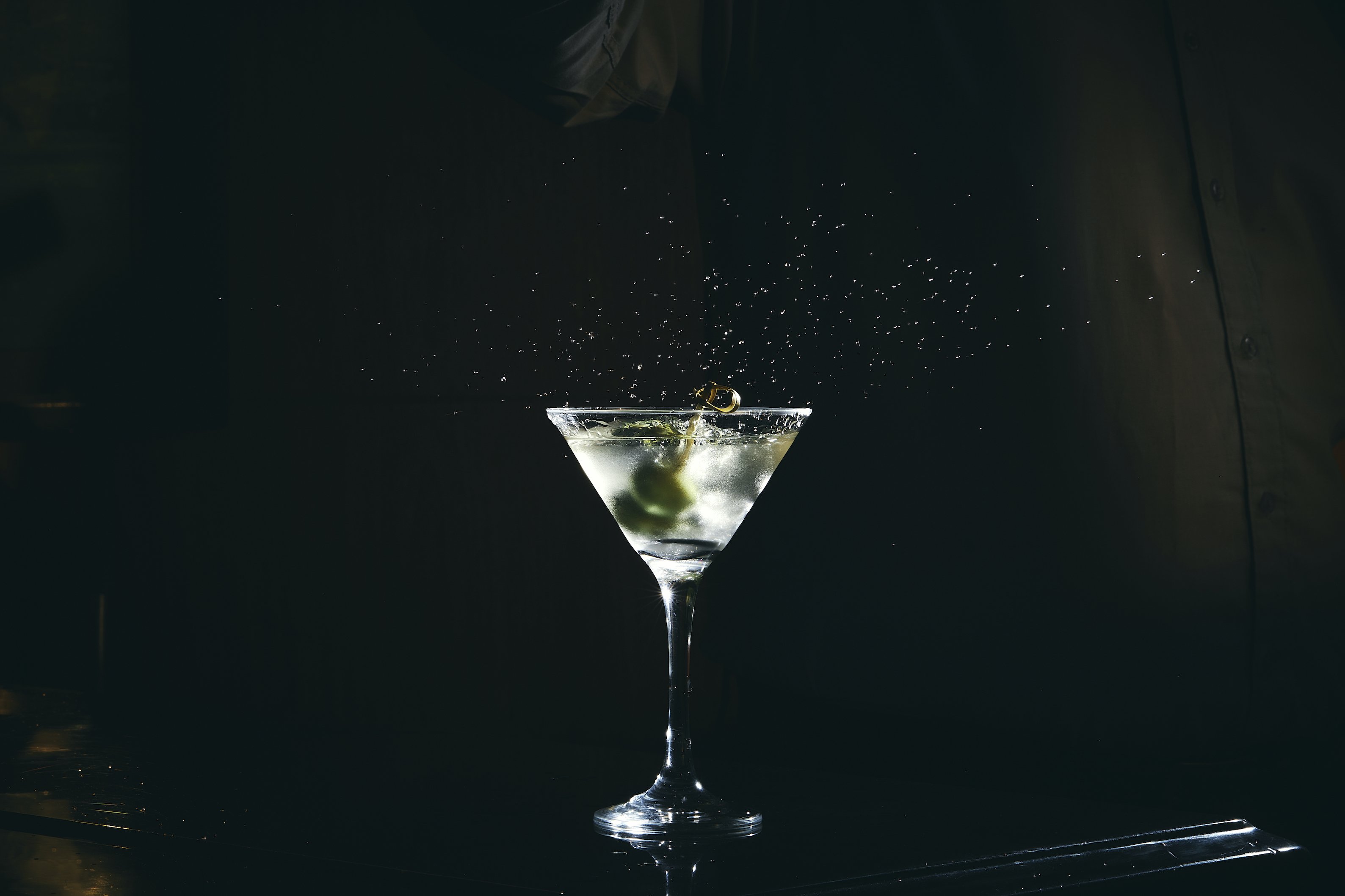 Conheça a história do Dry Martini e 9 bares para provar o drinque em São Paulo