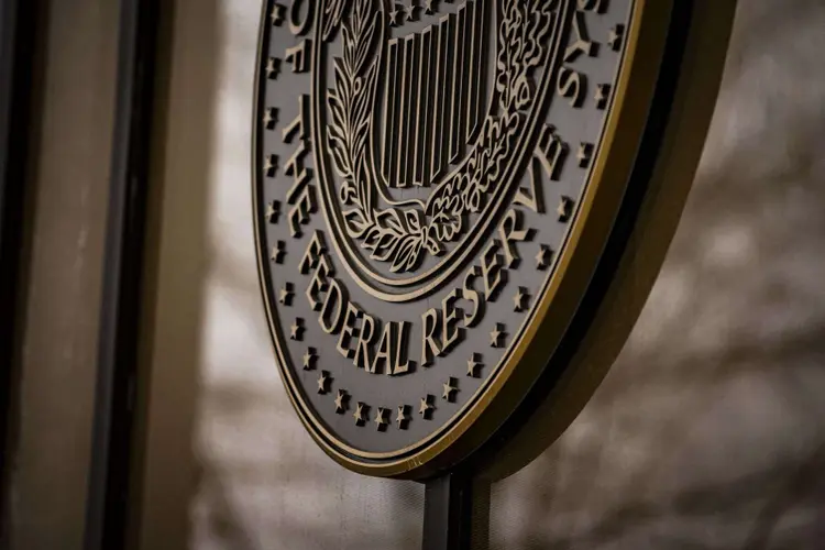 Símbolo do Fed, o banco central americano (Samuel Corum/Bloomberg)