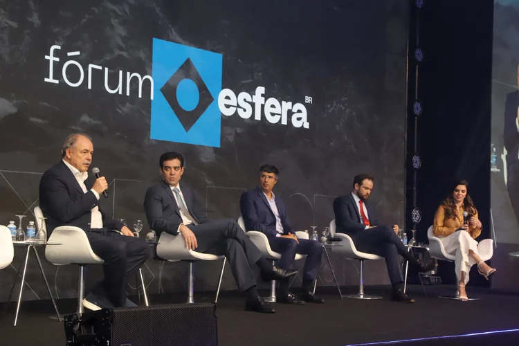 Empresários e representantes dos três poderes debateram investimentos, o novo PAC e economia no primeiro dia do Fórum Esfera (Esfera Brasil/Divulgação)