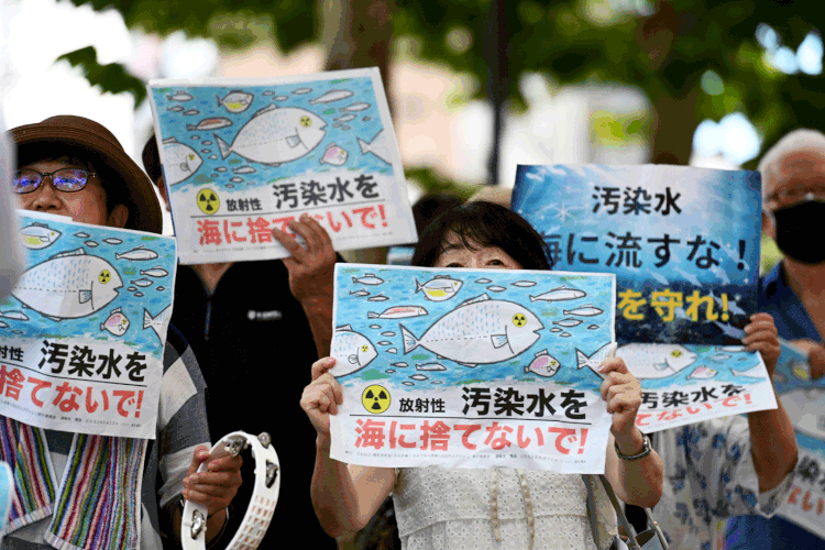 Fukushima: grupo ambientalista Greenpeace afirmou que o processo de tratamento da água é falho. (Anadolu Agency/Getty Images)