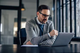 Imagem referente à matéria: Proteja sua carreira: 3 itens que não devem estar no seu e-mail corporativo