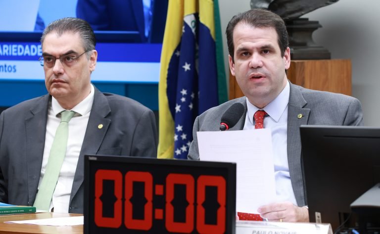 Deputado Aureo Ribeiro (dir.) é o presidente da CPI das Pirâmides Financeiras (Will Shutter/Câmara dos Deputados/Divulgação)