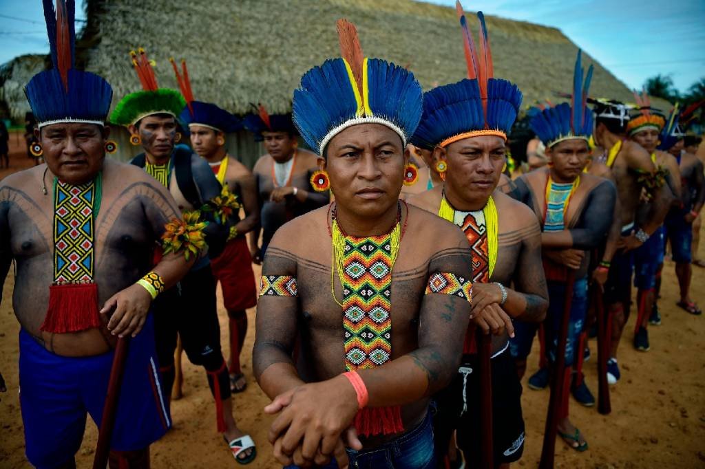 Indígenas: povos originários enfrentam ataques de invasores e grileiros em seus territórios (Carl de Souza/Getty Images)