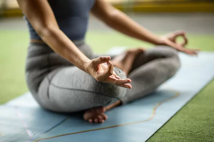 Meditação: prática reduz estresse, melhora o sono e ajuda na concentração (Afriandi/Getty Images)