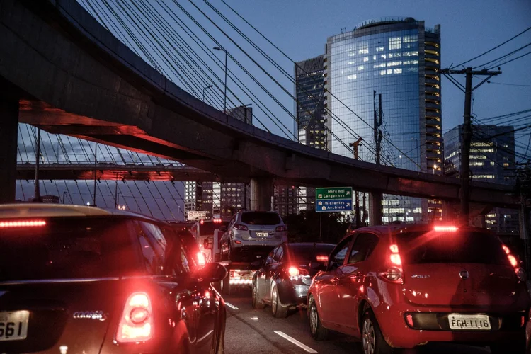 SP: Prefeitura pretende instalar semáforos inteligentes em três anos (Paulo Fridman/Getty Images)