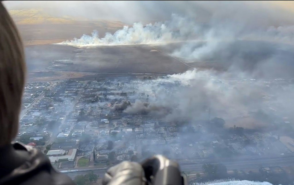 Havaí: casas e outros prédios devastados pelo fogo de um incêndio florestal em Lahaina, no Mauí. (AFP/AFP)