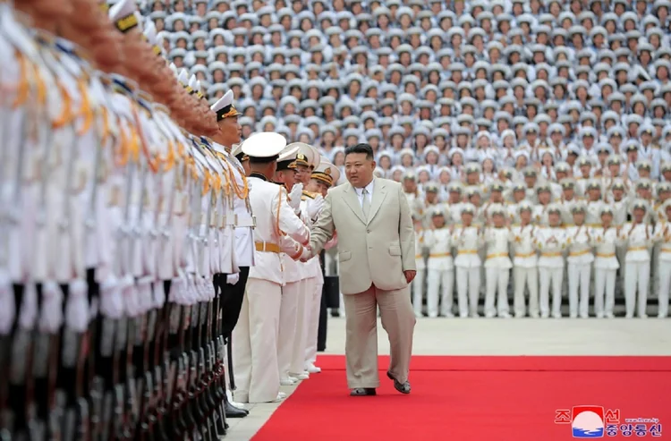 Kim Jong Un: O ditador da Coreia do Norte visitou no domingo o comando naval do país, informou a agência estatal KCNA (AFP/AFP Photo)