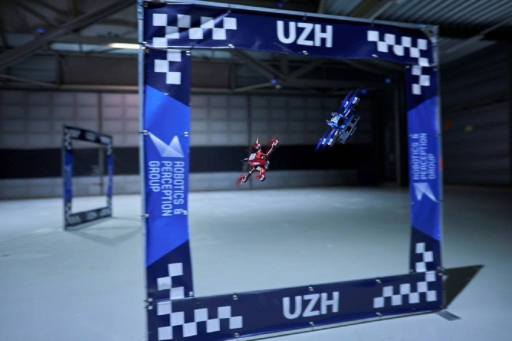 Drone: Três campeões da modalidade foram recrutados pelo Grupo de Robótica e Percepção da Universidade de Zurique para enfrentar o drone (AFP/AFP Photo)