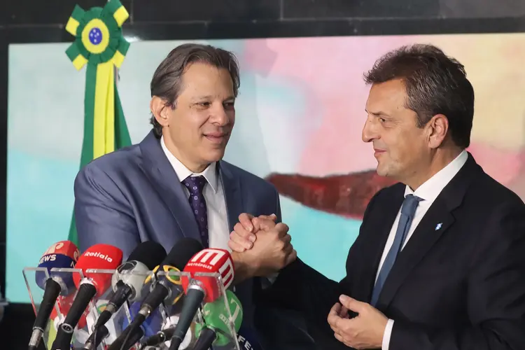 Haddad e Massa: o argentino pegou brasileiro de surpresa ao divulgar à imprensa uma “agenda de temas bilaterais” que não havia sido acordada mutuamente (Valter Campanato/Agência Brasil)