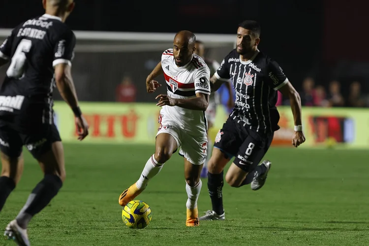 Após vencer o Coritiba no meio de semana e se afastar da zona de rebaixamento, o São Paulo entra em campo mirando manter a boa fase (Rubens Chiri / saopaulofc.net/Flickr)