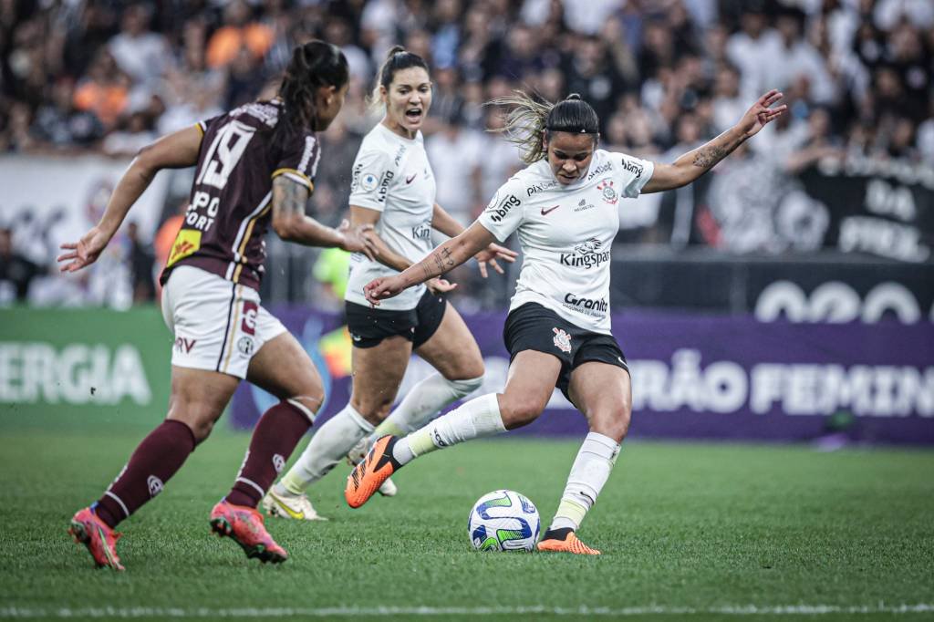 De virada, Corinthians vence Ferroviária e é pentacampeão brasileiro feminino