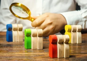 O que são vieses inconscientes no trabalho e como identificá-los?