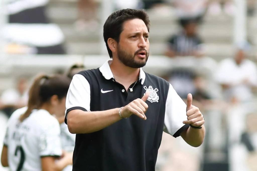 Arthur Elias é anunciado como novo treinador da seleção brasileira feminina