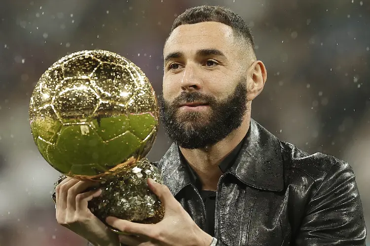 Bola de Ouro: Karim Benzema é o atual vencedor entre os jogadores masculinos (Burak Akbulut/Getty Images)