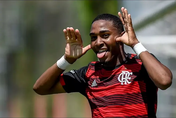 Destaque da equipe sub-20 na conquista do bicampeonato brasileiro da categoria neste ano, Lorran se tornou, em janeiro, o jogador mais jovem a marcar um gol pela equipe profissional do Rubro-Negro (Marcelo Cortes / Flamengo/Reprodução)